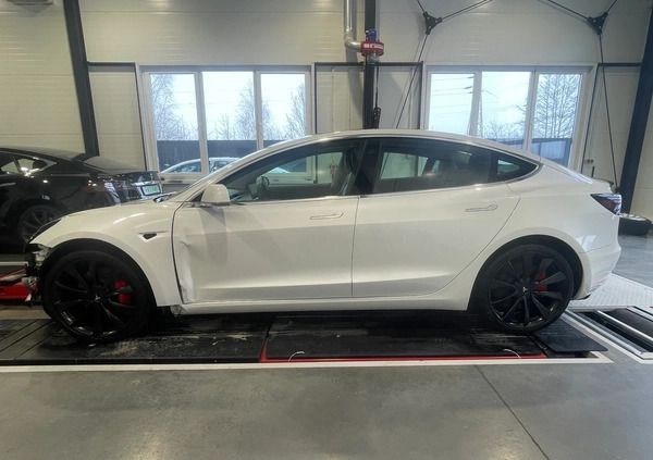 Tesla Model 3 cena 99900 przebieg: 125170, rok produkcji 2019 z Kościan małe 232